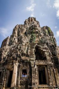 People peering out of Bayon tower